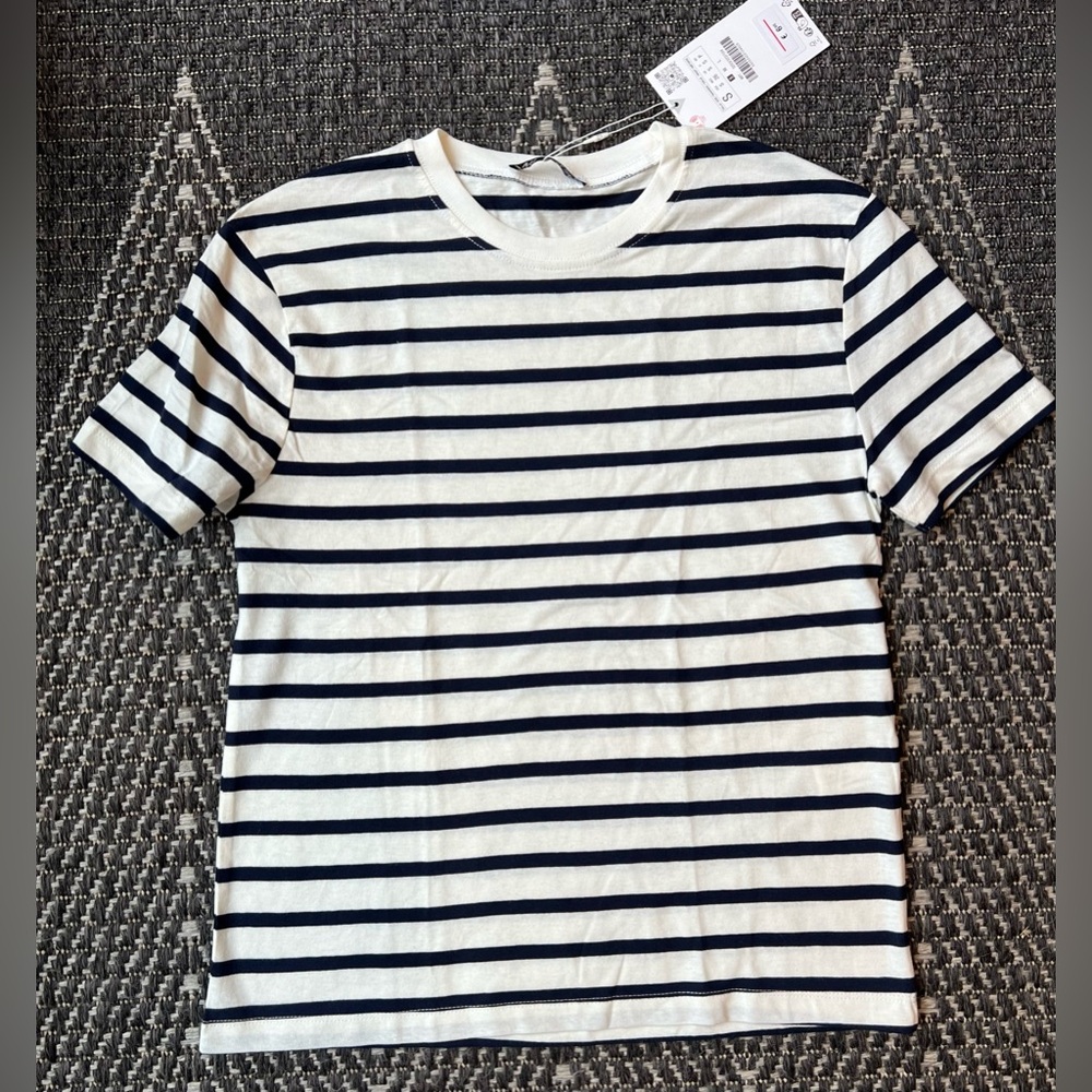 🚫SOLD ON MERC🚫 NWT ZARA Women’s Navy Blue Off White Striped t shirt sz S